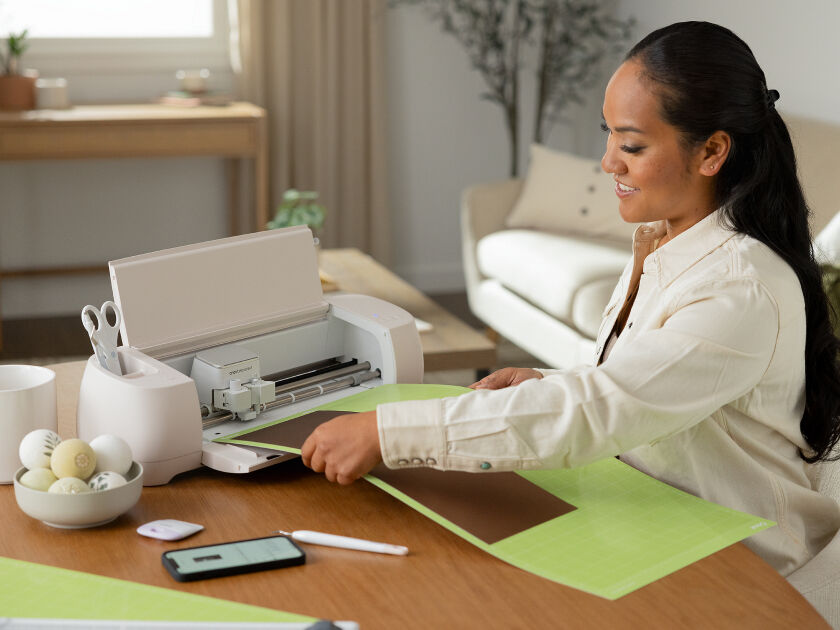 Cricut Explore 3 smart cutting machine cutting blue vinyl